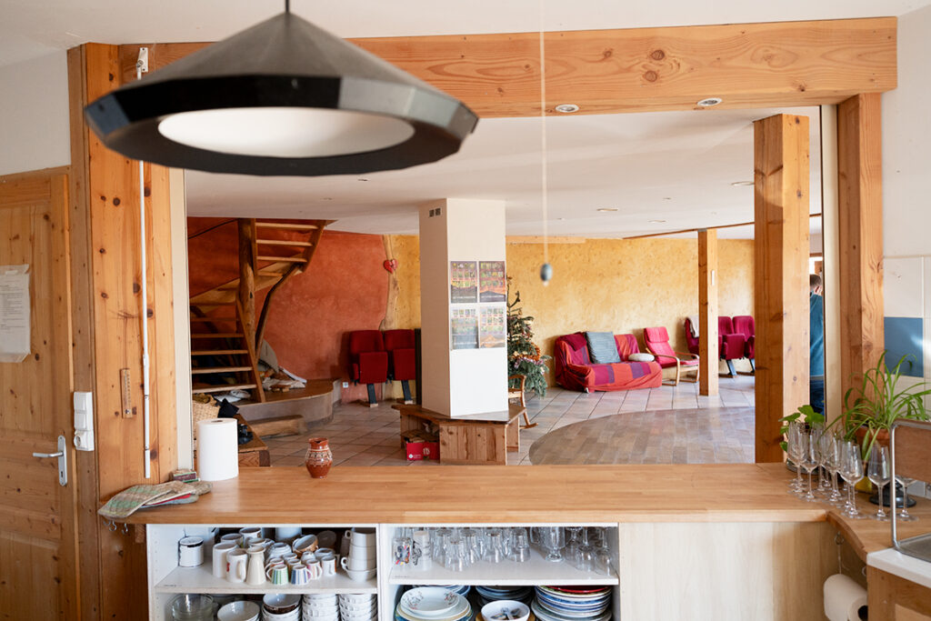 Salle commune vue depuis la cuisine
